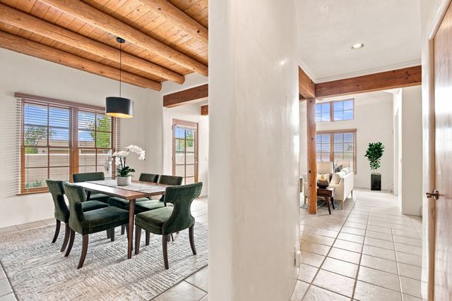 41 E Via Plaza Nueva, Santa Fe, NM 87507