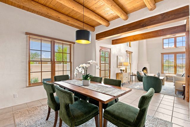 41 E Via Plaza Nueva, Santa Fe, NM 87507