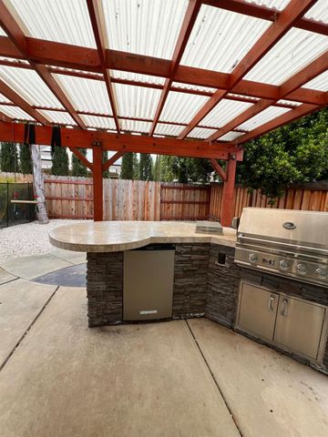 512 SPRUCE Ct, Lincoln, CA 95648