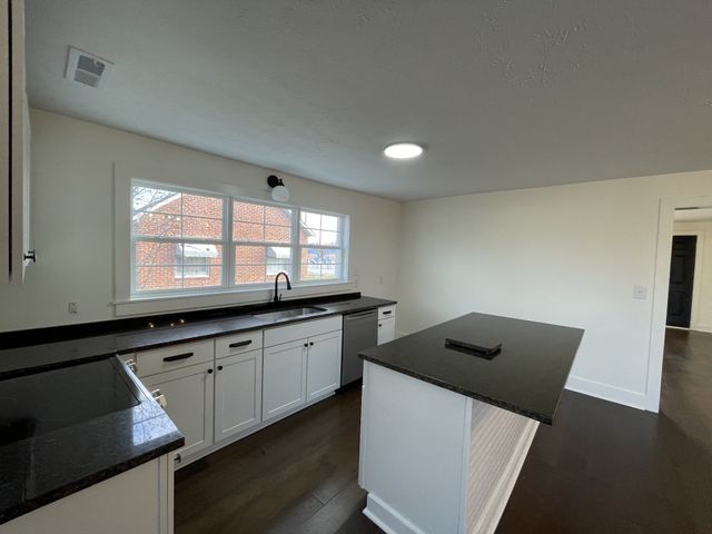 412 Meador Dr, Lafayette, TN 37083