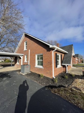 412 Meador Dr, Lafayette, TN 37083