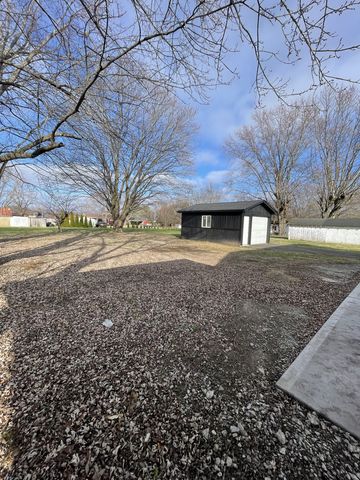 412 Meador Dr, Lafayette, TN 37083