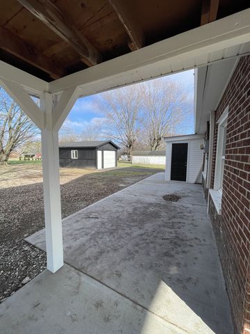 412 Meador Dr, Lafayette, TN 37083