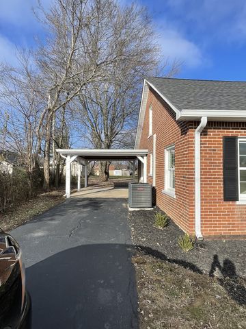 412 Meador Dr, Lafayette, TN 37083