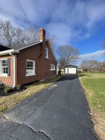 412 Meador Dr, Lafayette, TN 37083