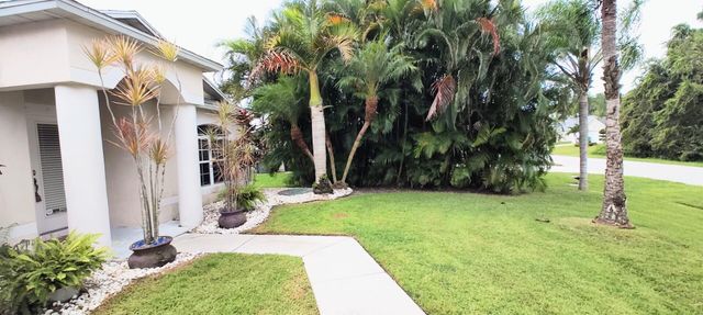 1562 SW Mercedes Avenue, Port St Lucie, FL 34953