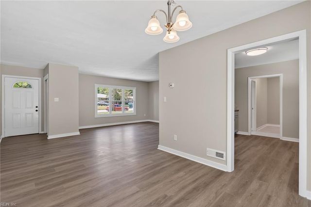 514 Brentwood DR, Newport News, VA 23601