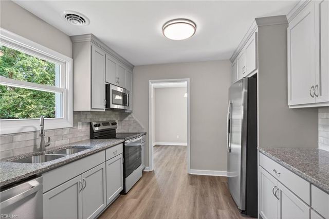 514 Brentwood DR, Newport News, VA 23601