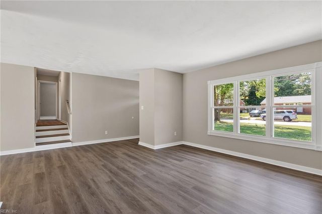 514 Brentwood DR, Newport News, VA 23601