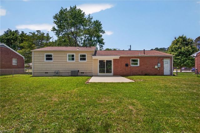 514 Brentwood DR, Newport News, VA 23601