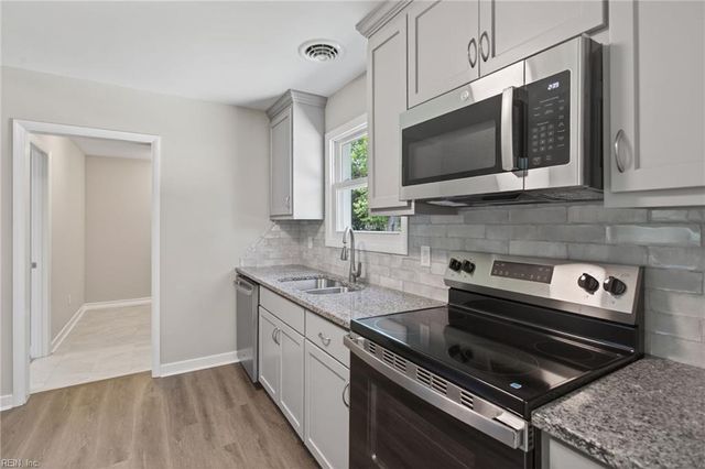 514 Brentwood DR, Newport News, VA 23601