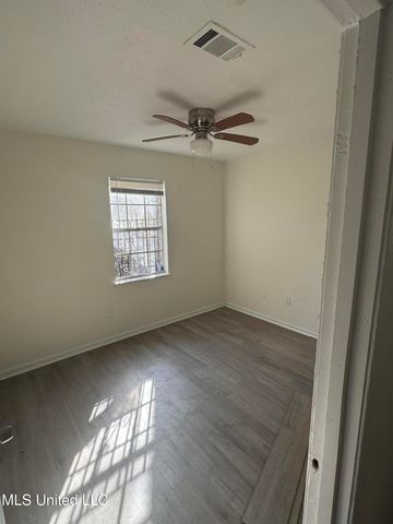 2806 Tara Road, Jackson, MS 39212