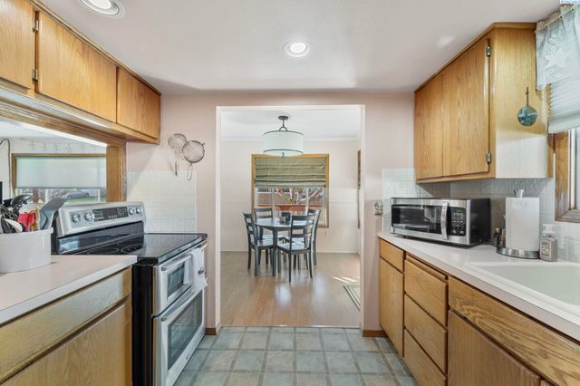 800 N Volland, Kennewick, WA 99336