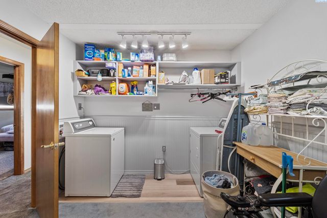 800 N Volland, Kennewick, WA 99336