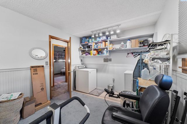 800 N Volland, Kennewick, WA 99336