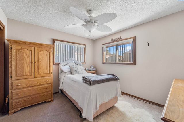 800 N Volland, Kennewick, WA 99336