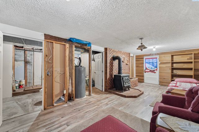 800 N Volland, Kennewick, WA 99336