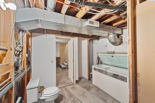 800 N Volland, Kennewick, WA 99336