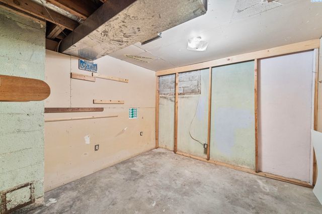 800 N Volland, Kennewick, WA 99336