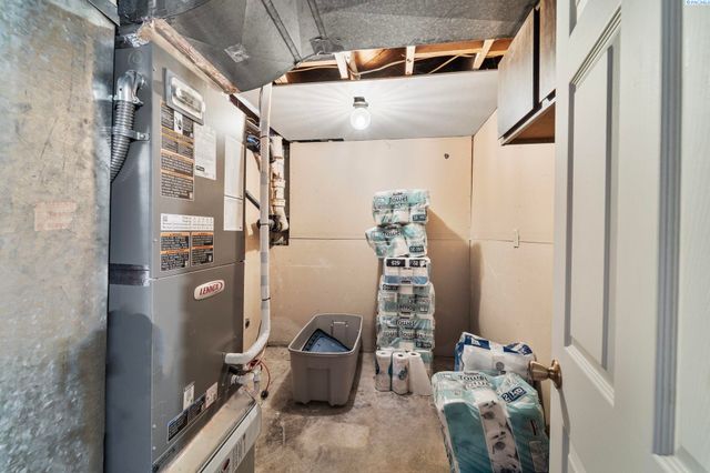 800 N Volland, Kennewick, WA 99336