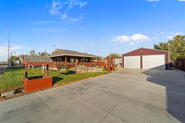 800 N Volland, Kennewick, WA 99336