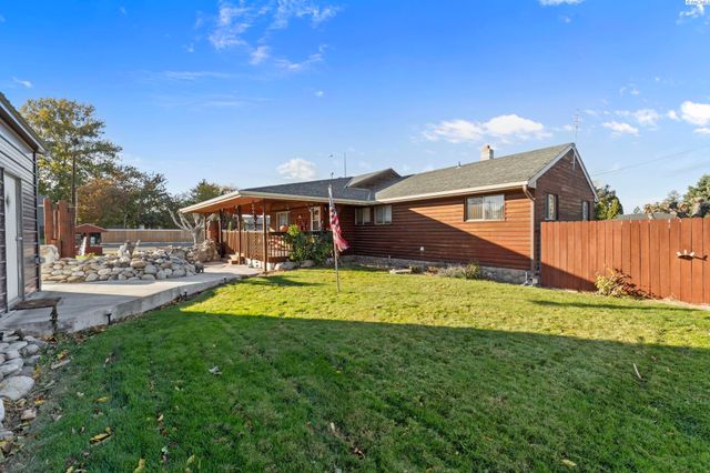 800 N Volland, Kennewick, WA 99336