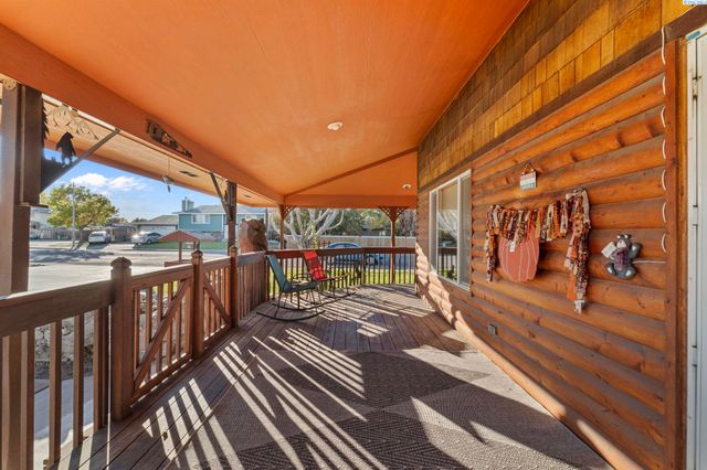 800 N Volland, Kennewick, WA 99336