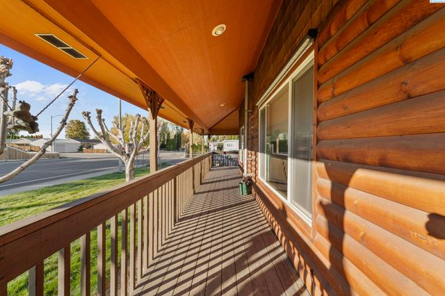 800 N Volland, Kennewick, WA 99336