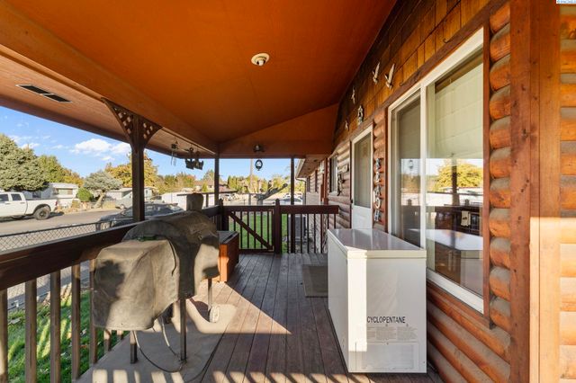 800 N Volland, Kennewick, WA 99336