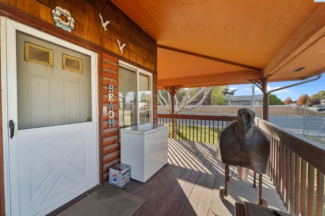 800 N Volland, Kennewick, WA 99336