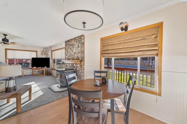 800 N Volland, Kennewick, WA 99336