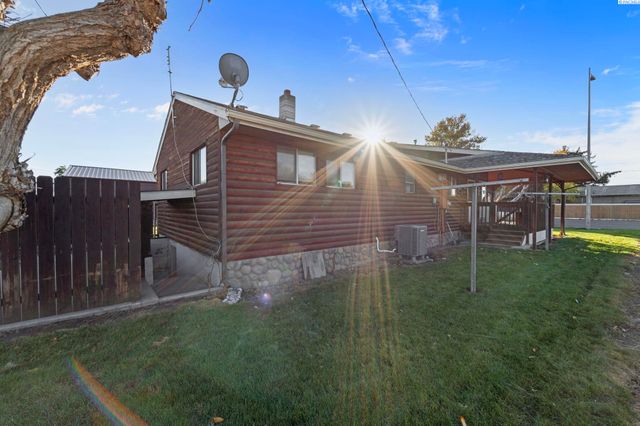 800 N Volland, Kennewick, WA 99336