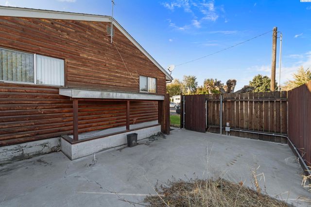 800 N Volland, Kennewick, WA 99336