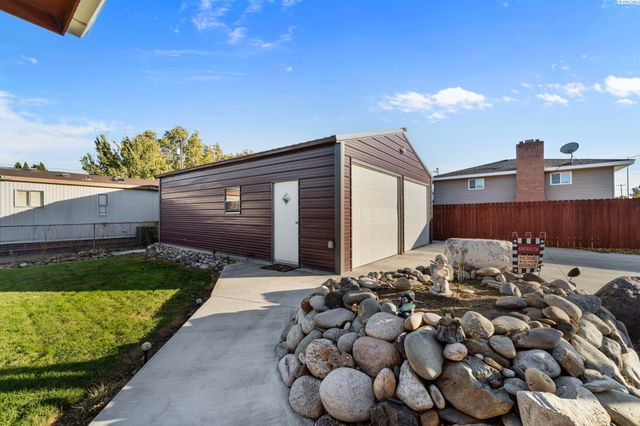 800 N Volland, Kennewick, WA 99336