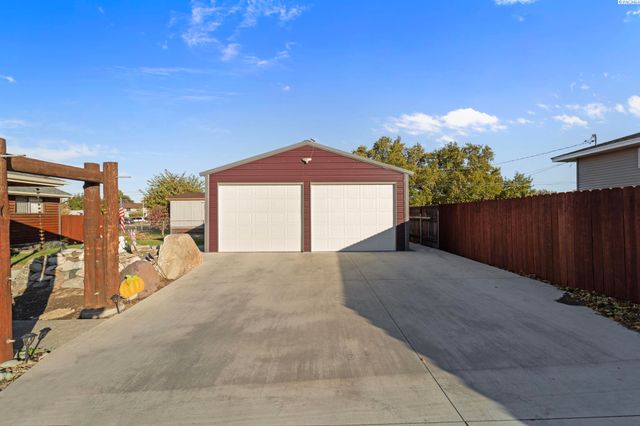 800 N Volland, Kennewick, WA 99336