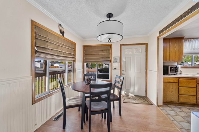 800 N Volland, Kennewick, WA 99336