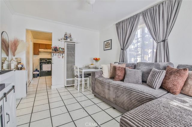 10908 Willowbrook, Los Angeles, CA 90059