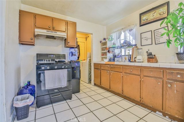 10908 Willowbrook, Los Angeles, CA 90059