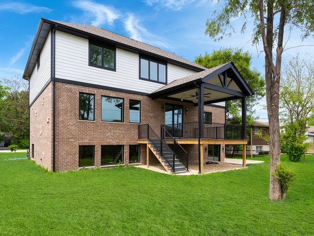 10441 S 83rd Avenue, Palos Hills, IL 60465