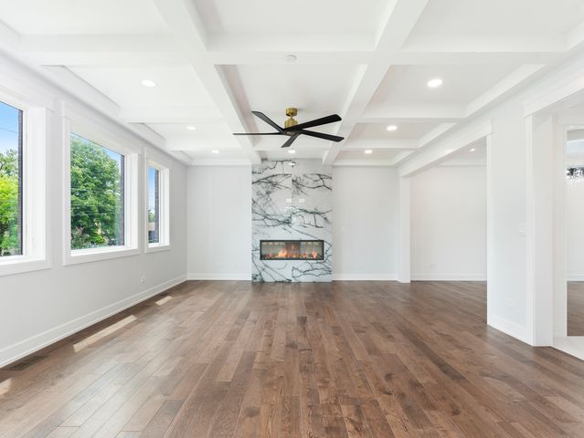 10441 S 83rd Avenue, Palos Hills, IL 60465