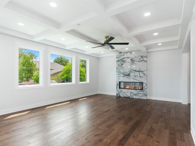 10441 S 83rd Avenue, Palos Hills, IL 60465