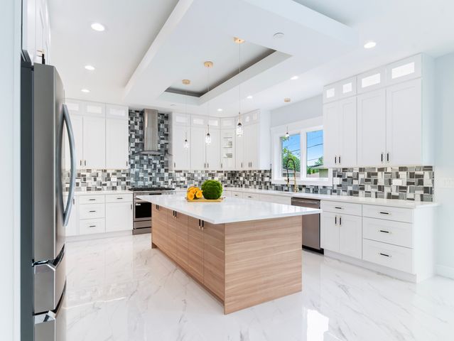10441 S 83rd Avenue, Palos Hills, IL 60465