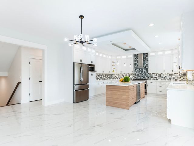 10441 S 83rd Avenue, Palos Hills, IL 60465
