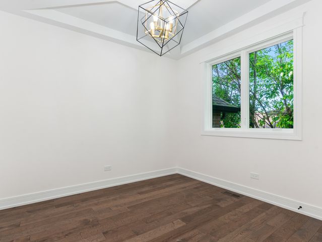 10441 S 83rd Avenue, Palos Hills, IL 60465