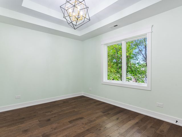 10441 S 83rd Avenue, Palos Hills, IL 60465