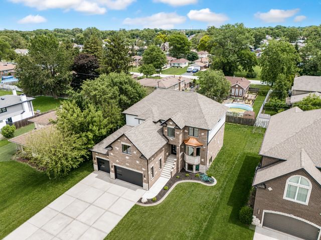 10441 S 83rd Avenue, Palos Hills, IL 60465