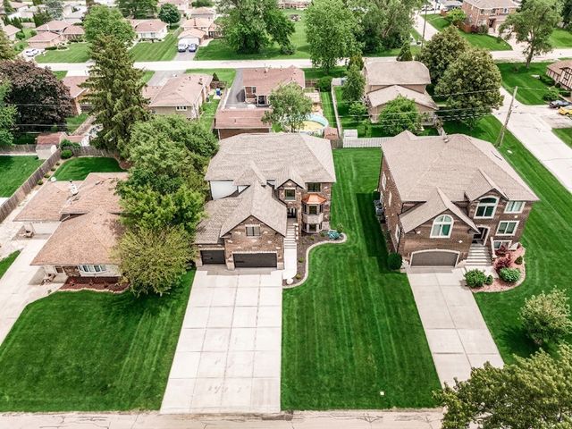 10441 S 83rd Avenue, Palos Hills, IL 60465