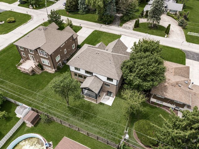10441 S 83rd Avenue, Palos Hills, IL 60465