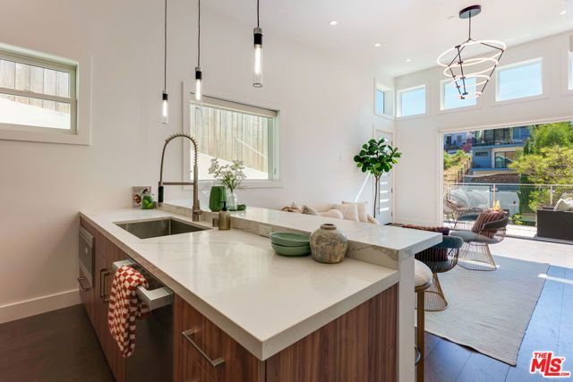 443 W Avenue 37, Los Angeles, CA 90065