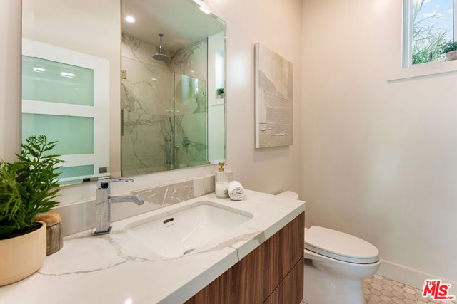 443 W Avenue 37, Los Angeles, CA 90065